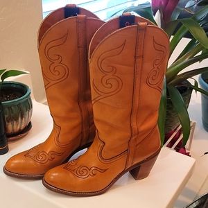 Dingo leather weastern women's 8.5 honey color. Great condition